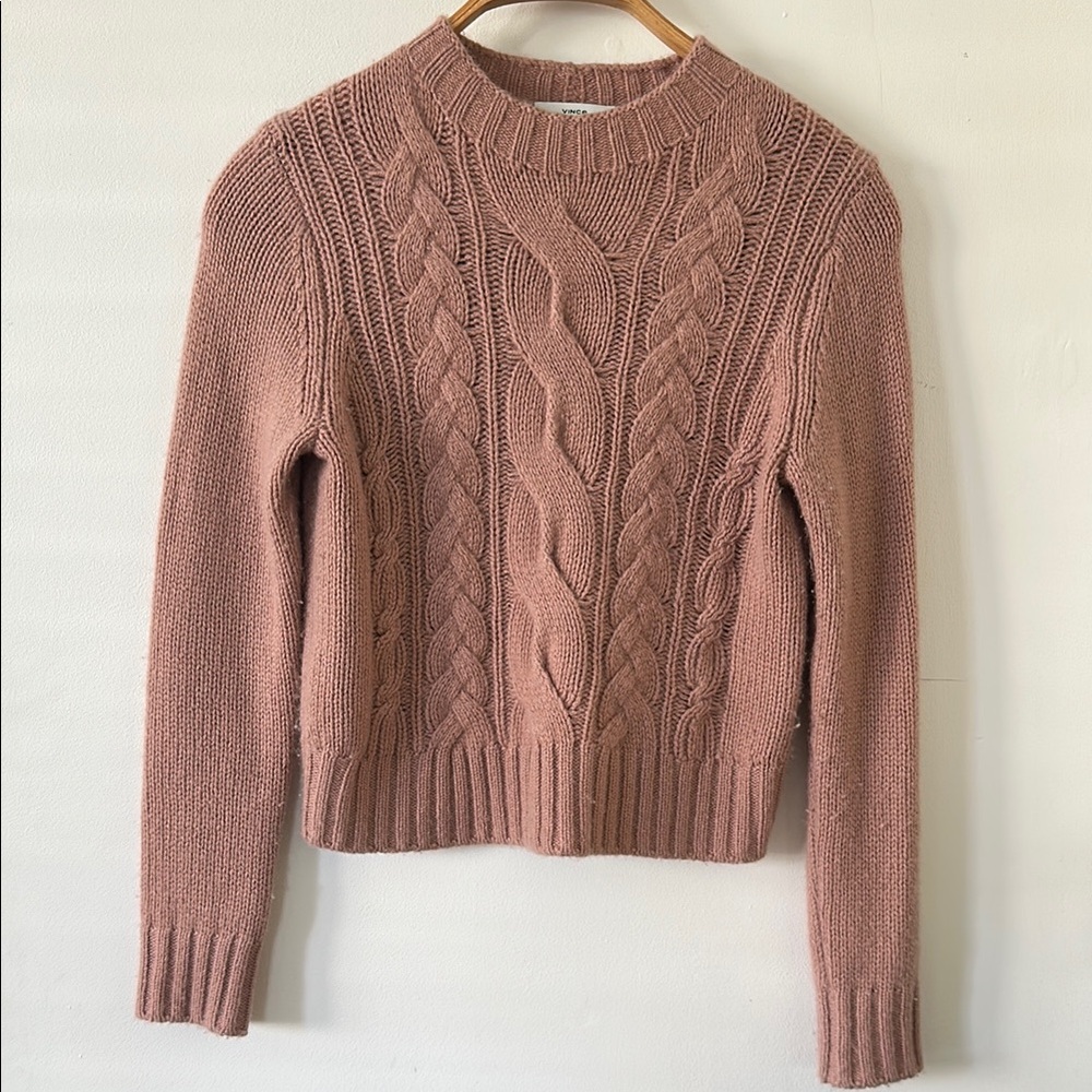Vince 100% cashmere Sweater